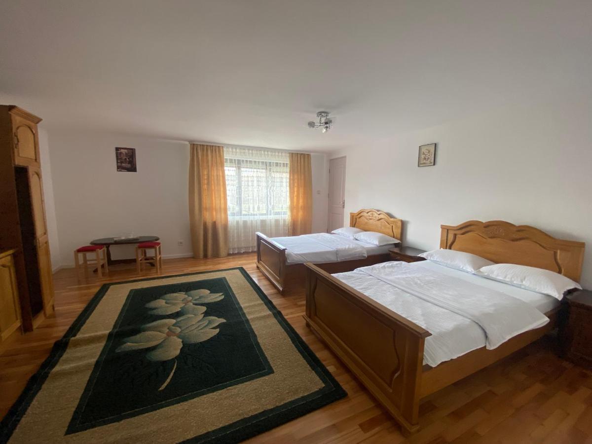 Hotel Casa Laur Mînăstirea Humorului Exterior foto