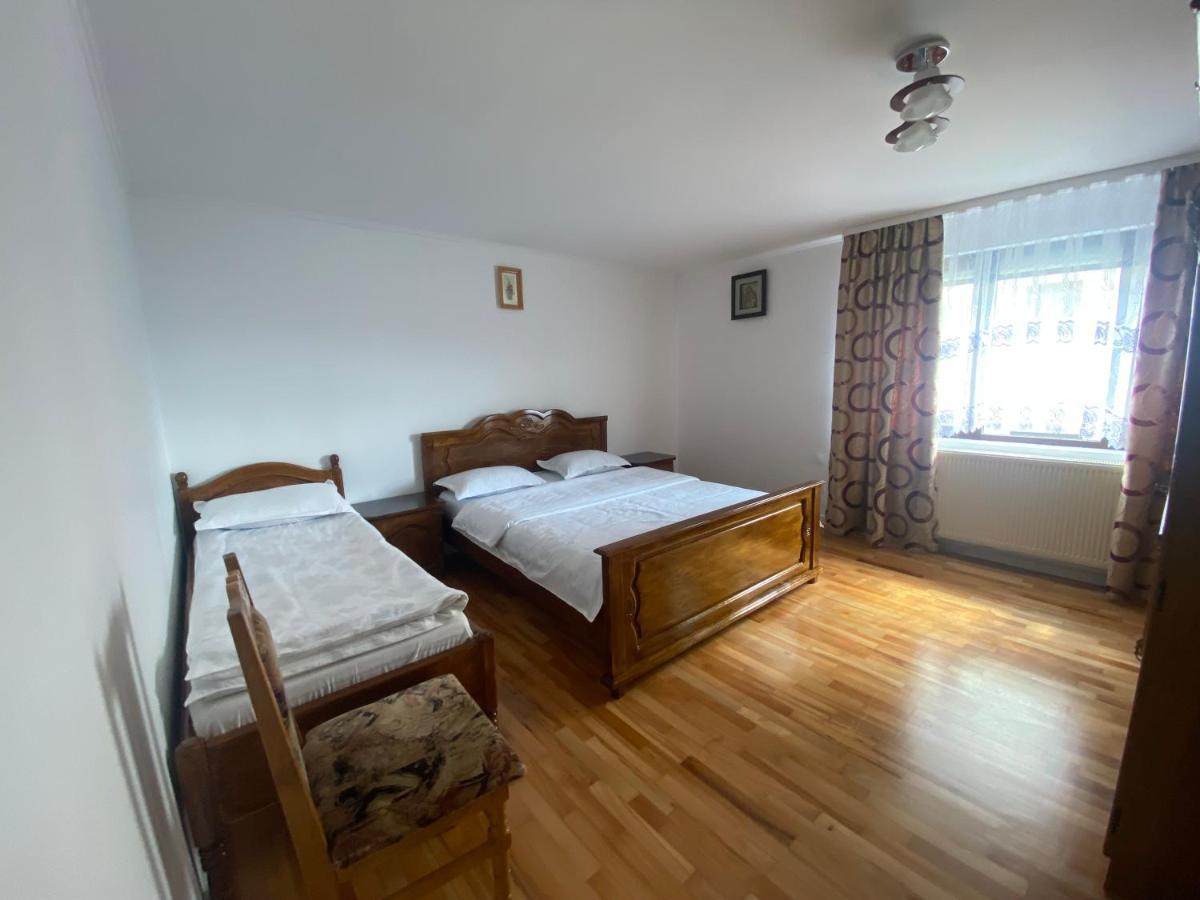 Hotel Casa Laur Mînăstirea Humorului Exterior foto
