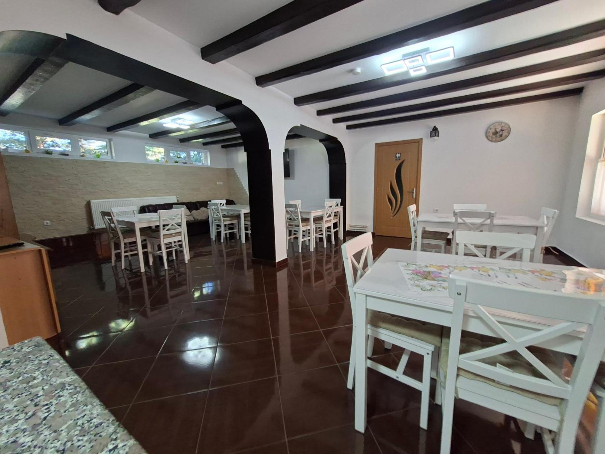 Hotel Casa Laur Mînăstirea Humorului Exterior foto